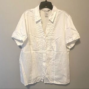 White short sleeve button down with textured detail 22/24